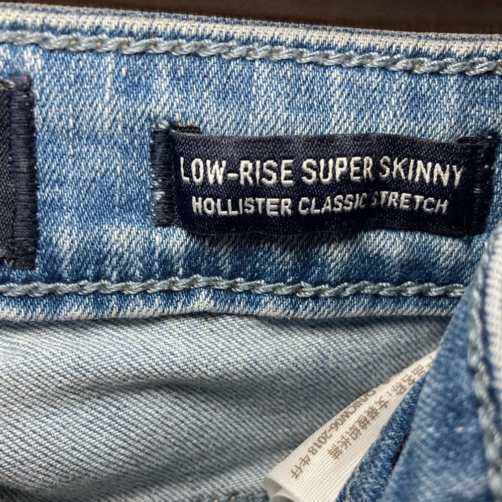 Hollister Distressed Light Blue Skinny Jeans - Picture 4 of 11